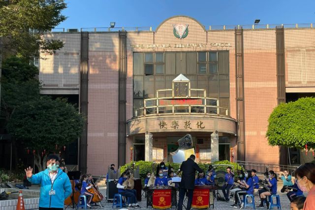 易倍体育 EMC易倍小学生受大陆邀请合唱也是“统战”？台湾网友斥炒作：真无言(图1)