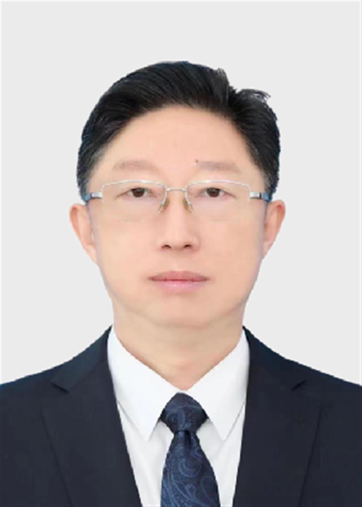 EMC体育 EMC易倍体育黑龙江一县委书记以到三亚过春节为由长期借用私营企业主房产现已落马(图1)