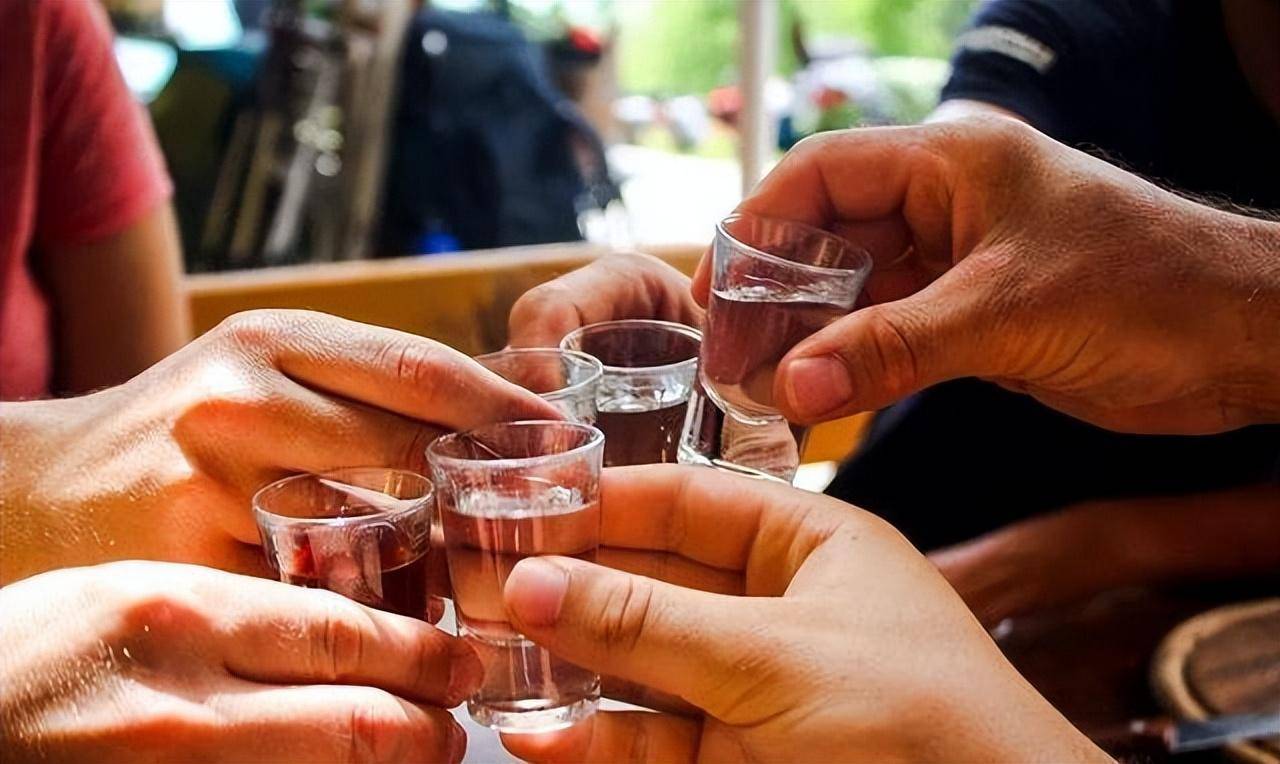 春节送礼选什么？坚果美味又健康经典名酒品质寓意都不错易倍体育 EMC易倍(图3)