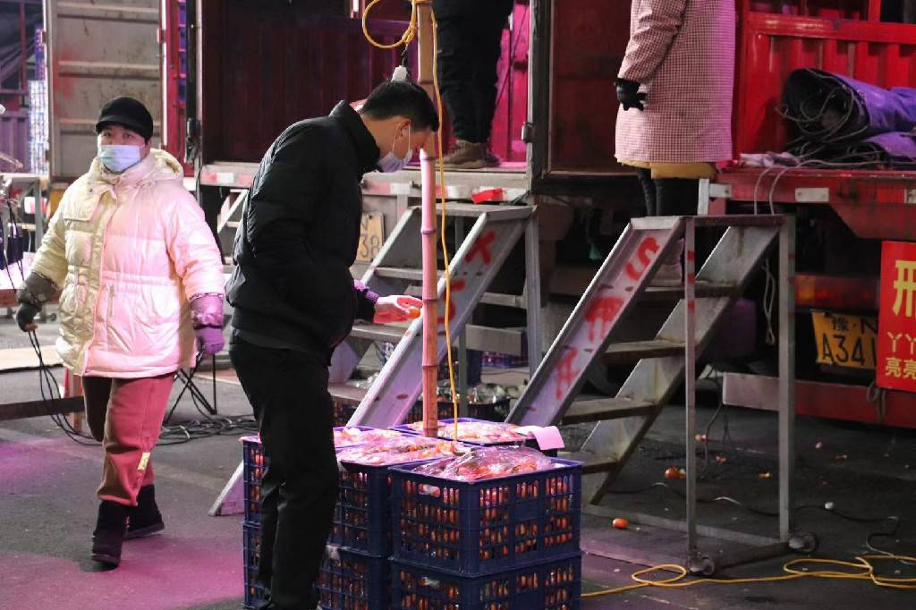 易倍体育 EMC易倍春节期间水果批发市场购销两旺品种多价格稳(图2)