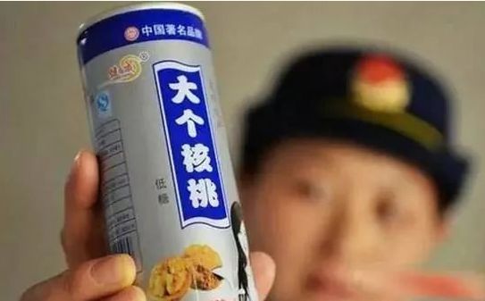 4箱礼品3箱山寨货！2023易倍体育 EMC易倍春节山寨再次刷新三观(图6)