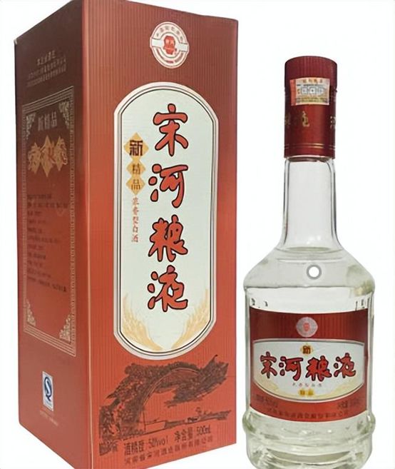 EMC体育 EMC易倍体育国人送礼讲究面子！这四种好白酒高端大气中秋送领导长辈合适(图2)