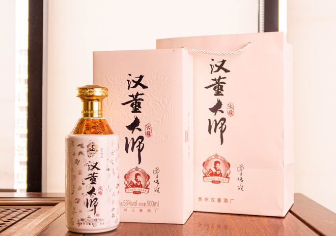易倍体育 EMC易倍盘点4款适合送礼的白酒均为100%纯粮佳酿包装精致价格又不贵(图3)
