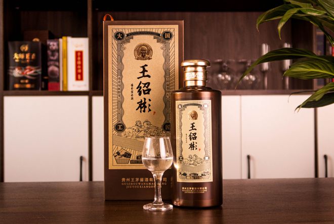易倍体育 EMC易倍盘点4款适合送礼的白酒均为100%纯粮佳酿包装精致价格又不贵(图6)