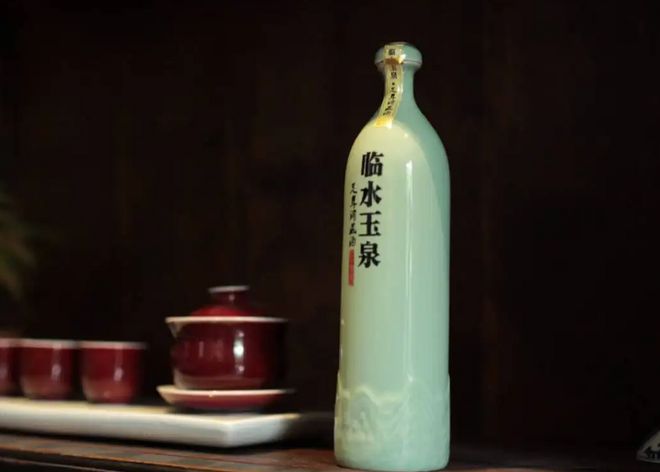 易倍体育 EMC易倍盘点4款适合送礼的白酒均为100%纯粮佳酿包装精致价格又不贵(图5)