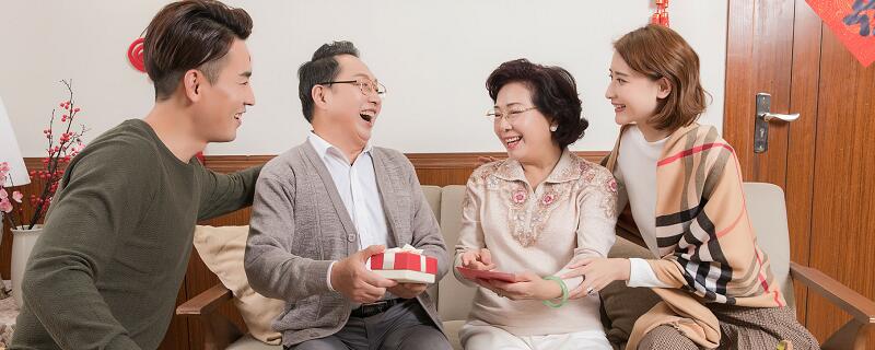 EMC易倍体育 易倍EMC春节送长辈什么礼物好 过年给长辈准备什么礼物(图1)