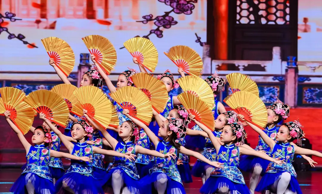 EMC体育 EMC易倍体育一岁艺礼——2024龙年央广网山东少儿春节联欢晚会招募令(图1)
