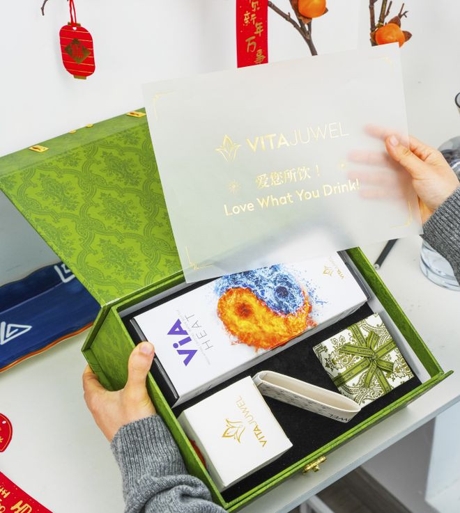 EMC体育 EMC易倍体育春节送礼礼物清单TOP10VitaJuwel活力宝石杯新春礼盒不容错过(图1)
