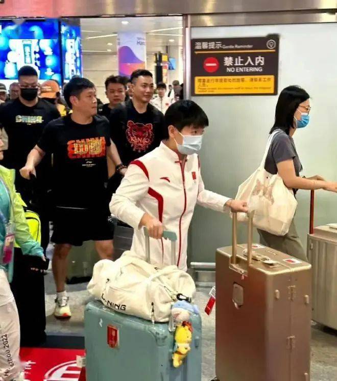 陈梦人气太高！马龙心情倍爽！樊振东气宇轩昂！王艺迪证明自己！易倍体育 EMC易倍(图3)