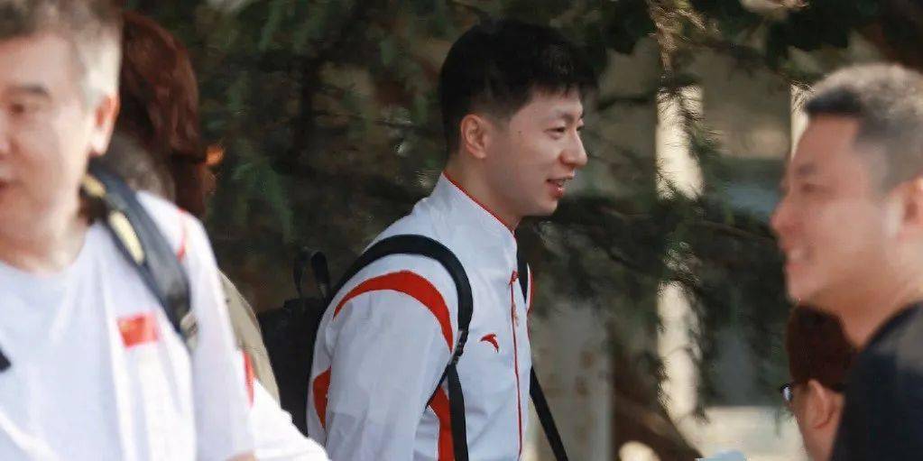陈梦人气太高！马龙心情倍爽！樊振东气宇轩昂！王艺迪证明自己！易倍体育 EMC易倍(图5)