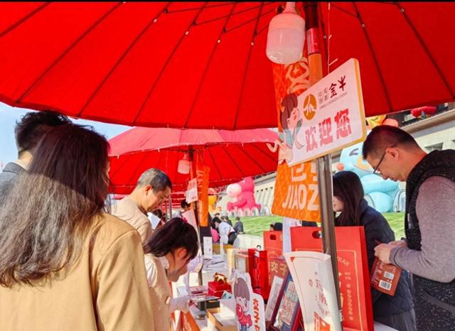 新春送好礼金牛企业亮相蓉城市集EMC体育 EMC易倍体育(图1)