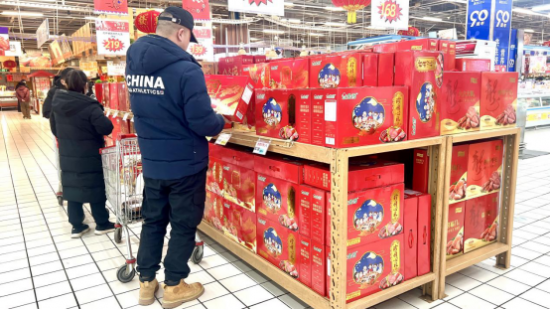 年易倍体育 EMC易倍货市场消费旺金锣肉制品年货礼盒温暖上市！(图2)