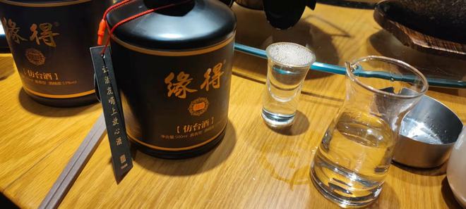 易倍体育 EMC易倍春节送礼清单！这5款平价又好喝的白酒走亲访友倍有面子(图4)
