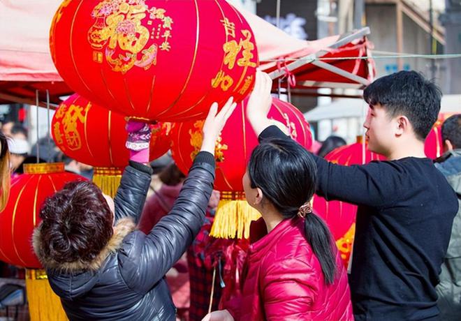 EMC体育 EMC易倍体育为什么年味儿越来越淡了网友也很不解为什么要夺走年味儿？(图6)