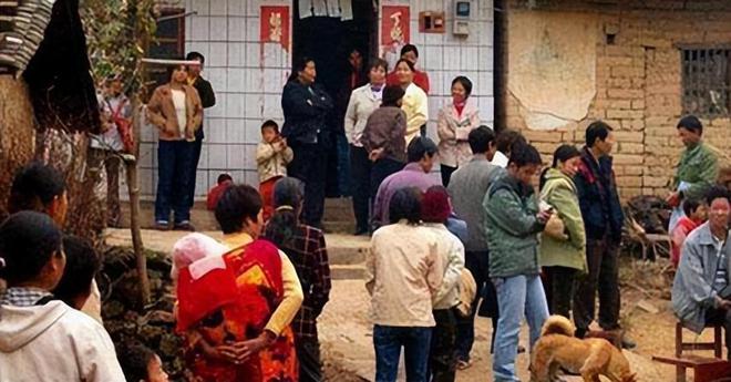 EMC体育 EMC易倍体育为什么年味儿越来越淡了网友也很不解为什么要夺走年味儿？(图3)