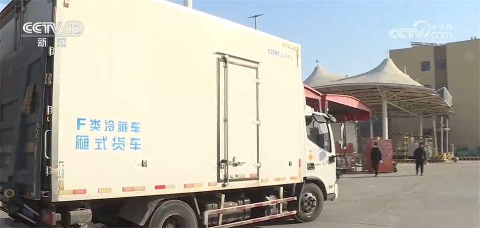易倍体育 EMC易倍各类年货琳琅满目集中亮相 丰富节日期间百姓“菜篮子”“果盘子”(图10)
