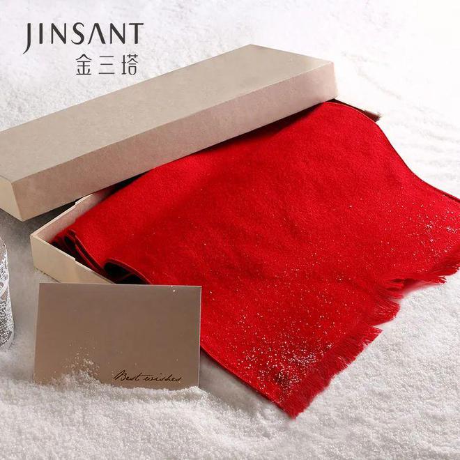 易倍体育 EMC易倍丝绸老字号出品！矜贵桑蚕丝马甲与新年红围巾轻盈自在暖烘烘过冬必备的年货好物！(图21)