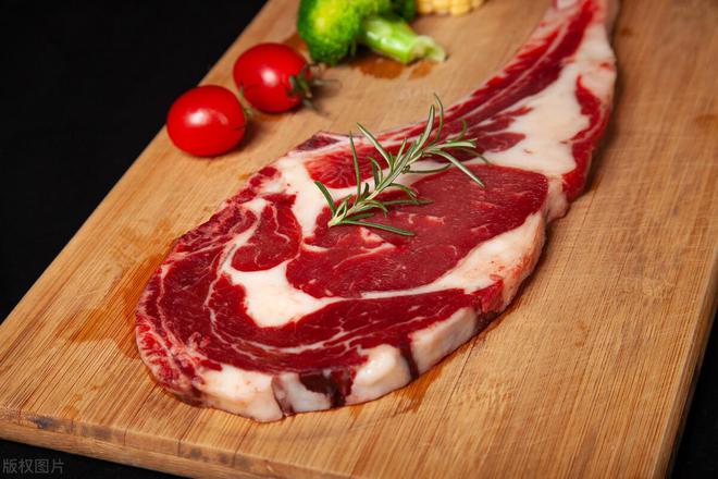 EMC体育 EMC易倍体育年纪越大越要吃肉？医师：适当多吃点！牢记这3点吃肉更健康(图3)