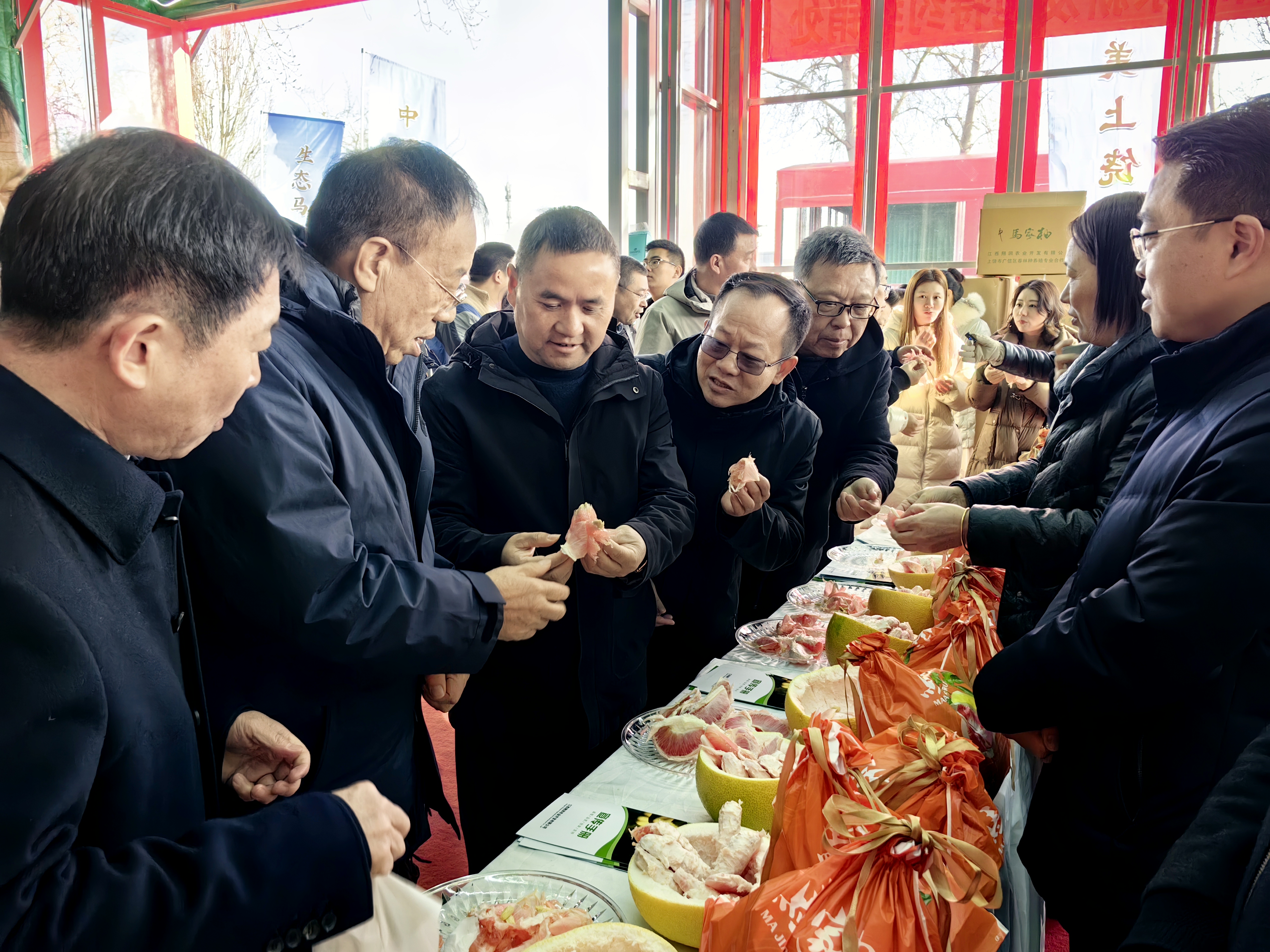 新发地加大节EMC易倍体育 易倍EMC前农产品备货量水果提前进入采购高峰(图3)