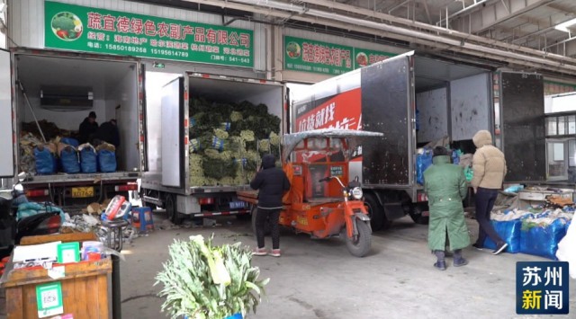 苏州年货市场购销两旺供应EMC易倍体育 易倍EMC足(图1)