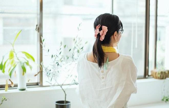 EMC体育 EMC易倍体育“你媳妇死哪儿去了怎么还没买年货”儿子：买不了了离婚了(图4)