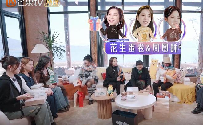 同样送礼王珞丹妈妈和欧阳娜娜妈妈差距大谁更大气一目了然易倍体育 EMC易倍(图7)