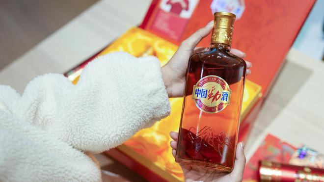 易倍体育 EMC易倍临近春节过年送礼送什么合适？选择劲酒舒心、安心、放心!(图1)