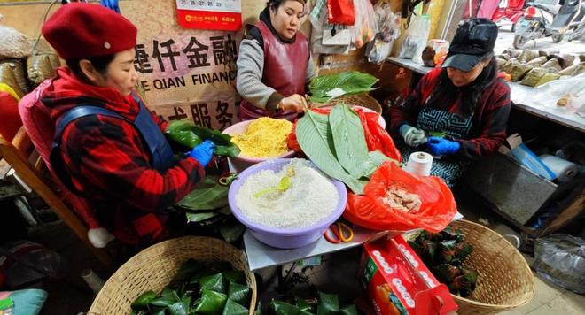 EMC体育 EMC易倍体育快过年了来看看南宁人最爱的“年货三宝”是啥？(图1)