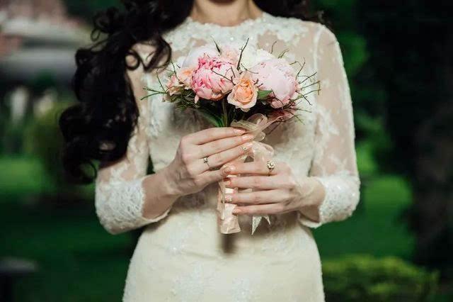 EMC易倍体育 易倍EMC回婆家过年7天婆婆用1万2的年货100块的大虾毁了我8年婚姻(图5)