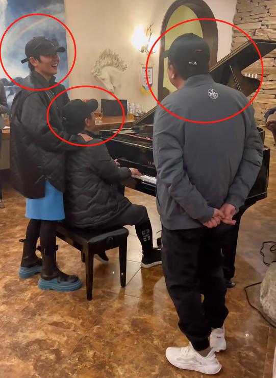 EMC易倍体育 易倍EMC孟鹤堂唱歌栾树弹钢琴伴奏于谦正把自己的人脉介绍给干儿子(图1)