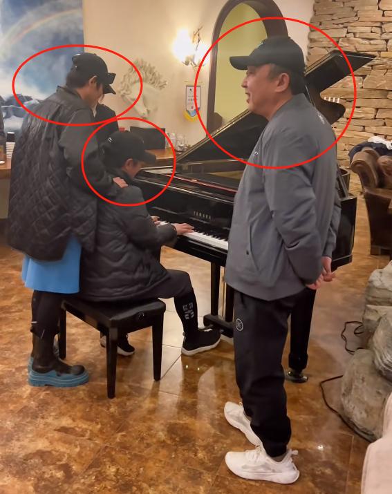 EMC易倍体育 易倍EMC孟鹤堂唱歌栾树弹钢琴伴奏于谦正把自己的人脉介绍给干儿子(图2)