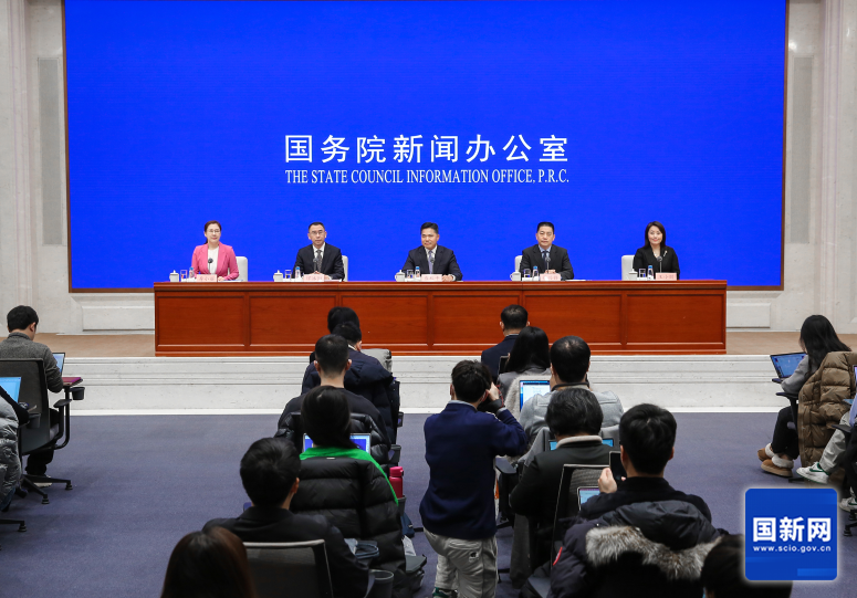 国务院新闻办发布会介绍保障春节市场供易倍体育 EMC易倍应、促进节日消费有关情况(图1)