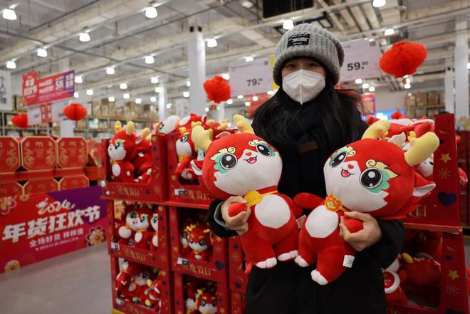 易倍体育 EMC易倍春节将至年货市场“旺”起来——有创意、高性价比的年货更受消费者青睐(图2)