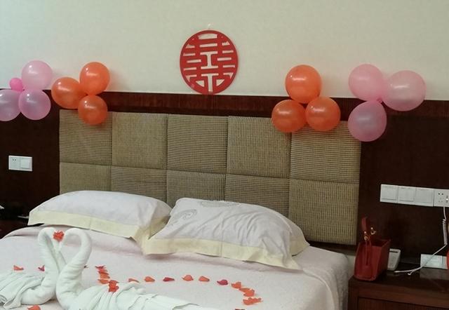 继父比我妈小四岁结婚一年他却突然约我见面结果我大吃一惊EMC体育 EMC易倍体育(图6)