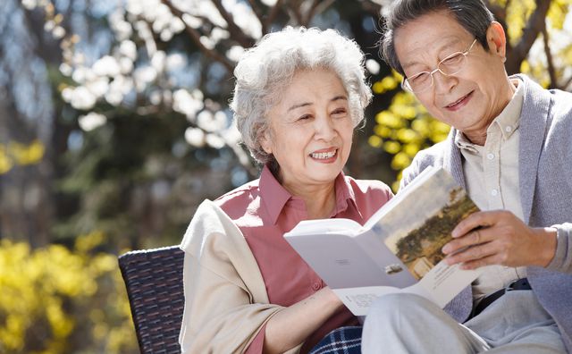 继父比我妈小四岁结婚一年他却突然约我见面结果我大吃一惊EMC体育 EMC易倍体育(图11)