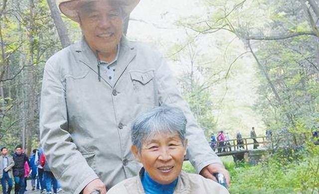 继父比我妈小四岁结婚一年他却突然约我见面结果我大吃一惊EMC体育 EMC易倍体育(图14)