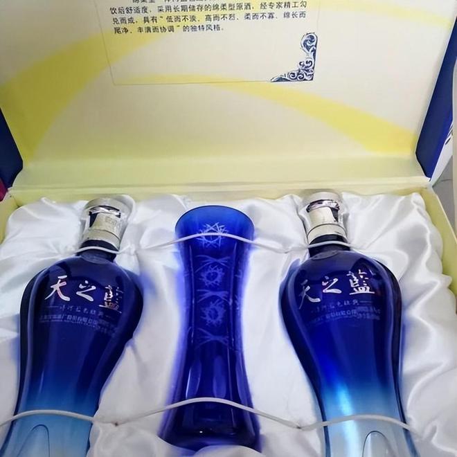 EMC体育 EMC易倍体育中秋回家团圆做客带上这5款白酒送长辈送礼有面还不贵(图2)