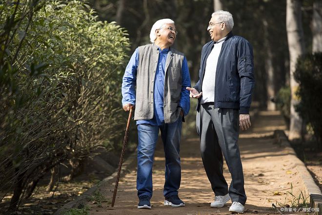 亲家随儿媳来乡下过节她很高兴走时却嘱咐儿子：下次别让她来了EMC易倍体育 易倍EMC(图4)