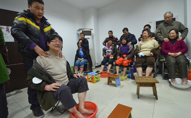 亲家随儿媳来乡下过节她很高兴走时却嘱咐儿子：下次别让她来了EMC易倍体育 易倍EMC(图3)