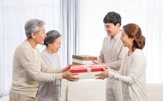 亲家随儿媳来乡下过节她很高兴走时却嘱咐儿子：下次别让她来了EMC易倍体育 易倍EMC(图7)