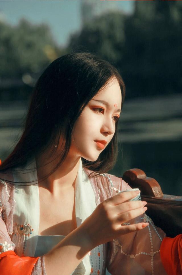 EMC体育 EMC易倍体育春节前我没有给母亲送节礼大年初六弟弟叫客唯独没有请我自己(图9)
