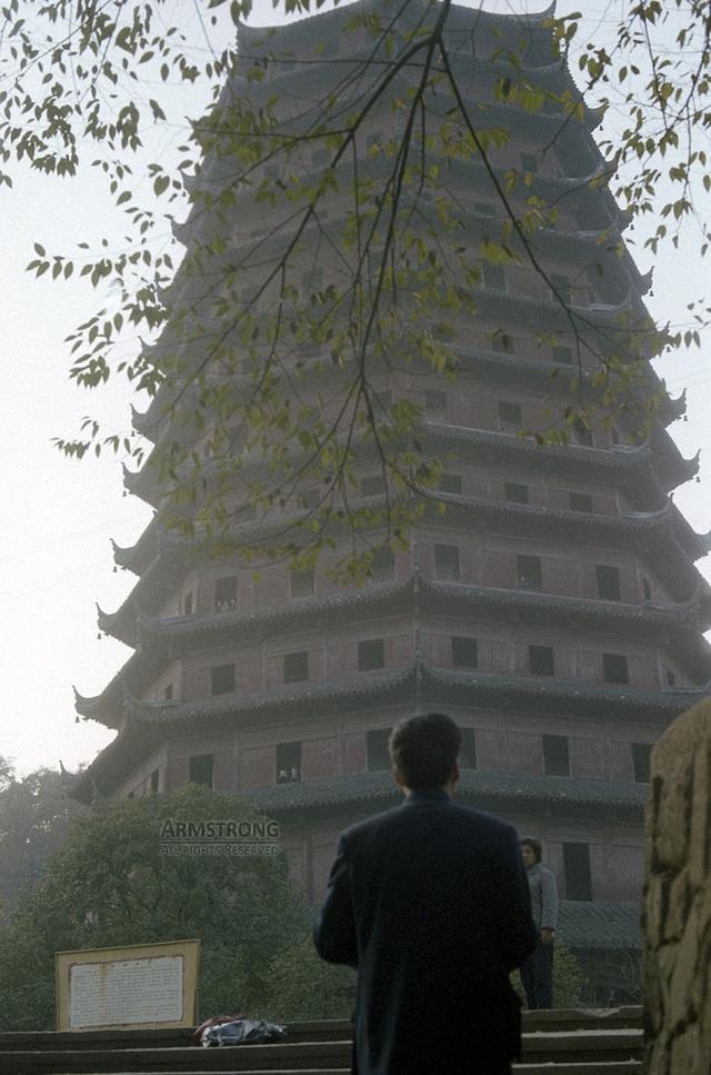 易倍体育 EMC易倍快过年了我让失业的老公去物流公司当搬运工只为挣点钱买年货(图1)