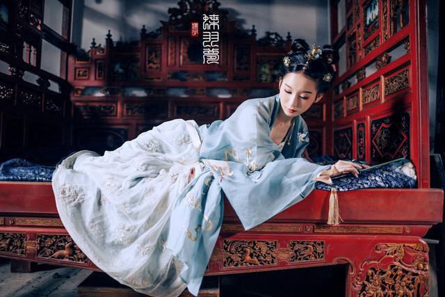 易倍体育 EMC易倍听说我要去女儿家过春节我妈带弟弟上门：年货谁买年夜饭谁做？(图12)