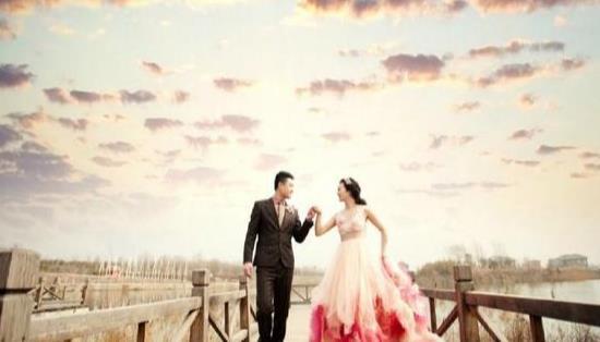 丈夫提出实行AA制老婆立马买年EMC易倍体育 易倍EMC货回娘家过年！(图1)