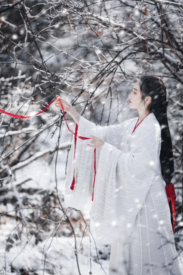 EMC体育 EMC易倍体育答应儿子让前夫来家过年前夫一激动把年货给办了我一看笑了(图9)