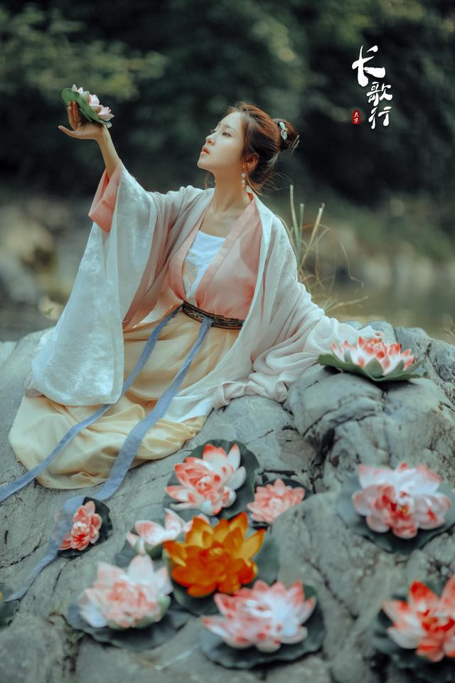 EMC体育 EMC易倍体育答应儿子让前夫来家过年前夫一激动把年货给办了我一看笑了(图10)