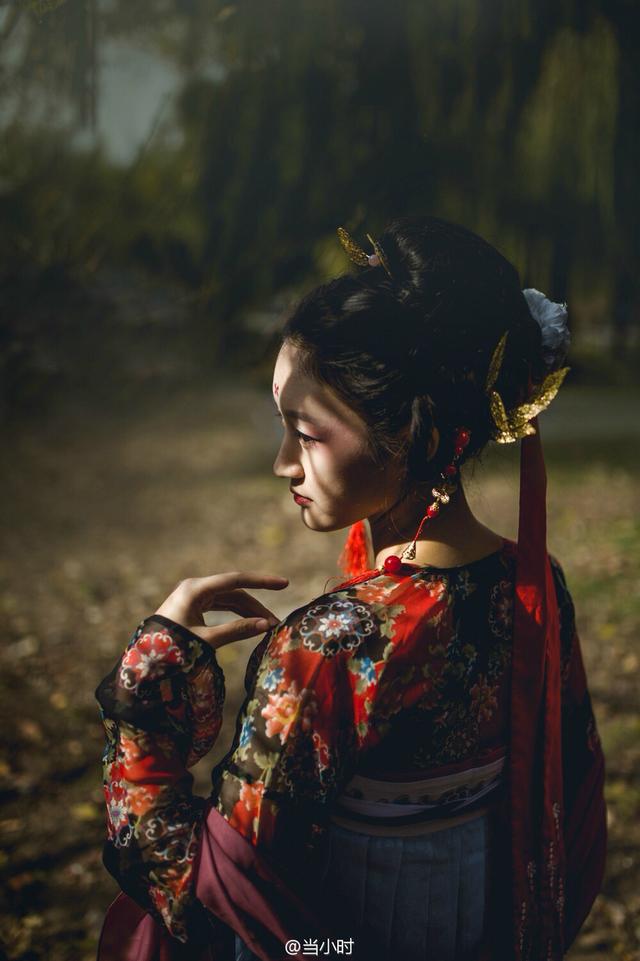 老妈退休金3800打电EMC易倍体育 易倍EMC线急用：没钱买年货卡不在身边(图9)