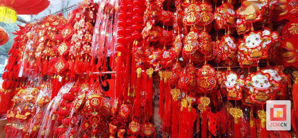 自贡：年货市场一片中国红EMC易倍体育 易倍EMC(图1)