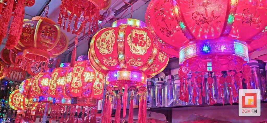 自贡：年货市场一片中国红EMC易倍体育 易倍EMC(图2)