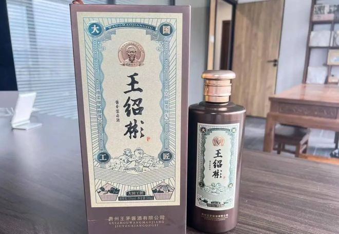 EMC体育 EMC易倍体育盘点送礼必选的5款好酒包装精美价格还不贵既有面子又有里子(图5)